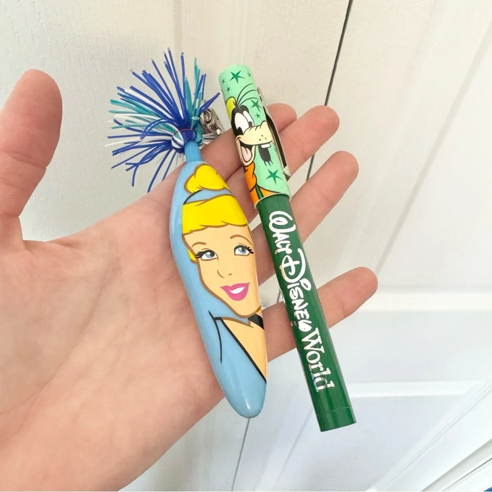 Set of 2 Vintage Disney pens Goofy and Cinderella